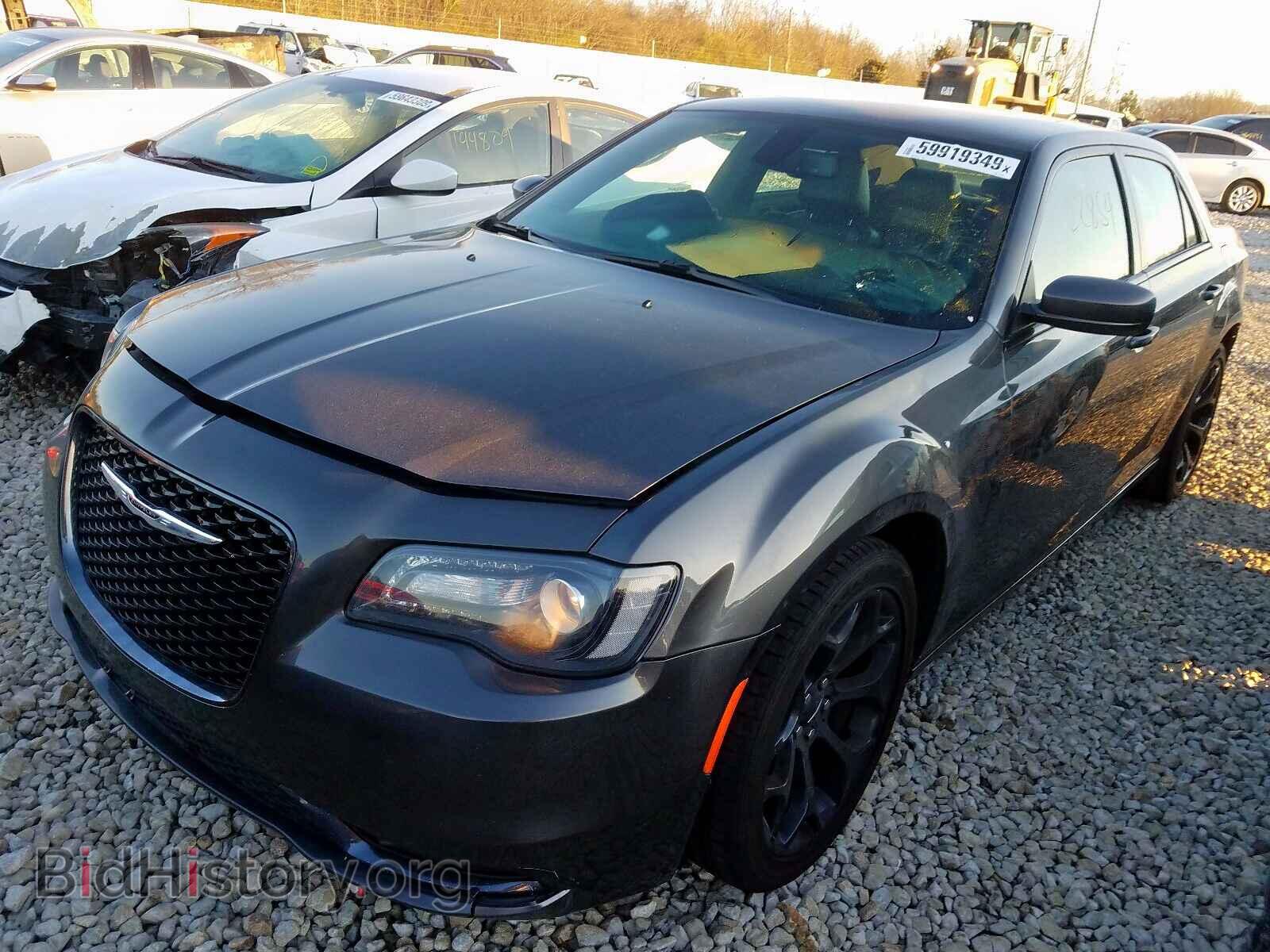 2019 CHRYSLER 300 - VIN: 2C3CCABG0KH618054 - Фото 2