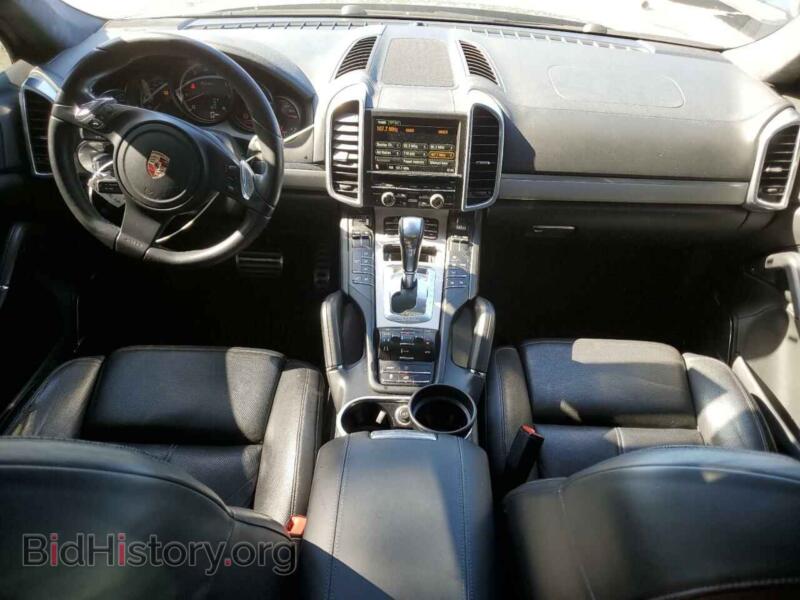 2011 Porsche CAYENNE (VIN WP1AC2A25BLA82962) — фото 8 из 13