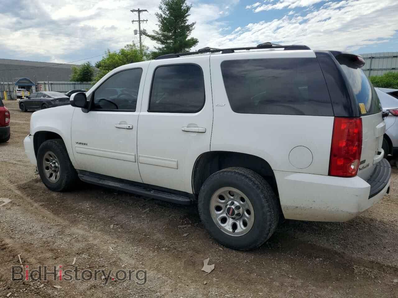 2011 GMC YUKON - VIN: 1GKS2CE09BR392766 - Photo 2