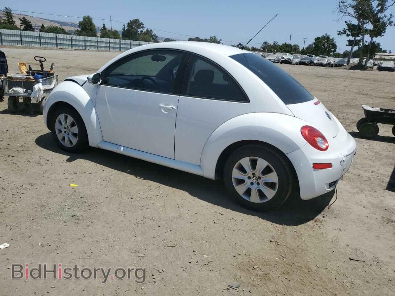 2009 VOLKSWAGEN BEETLE - VIN: 3VWPW31C19M511652 - Фото 2