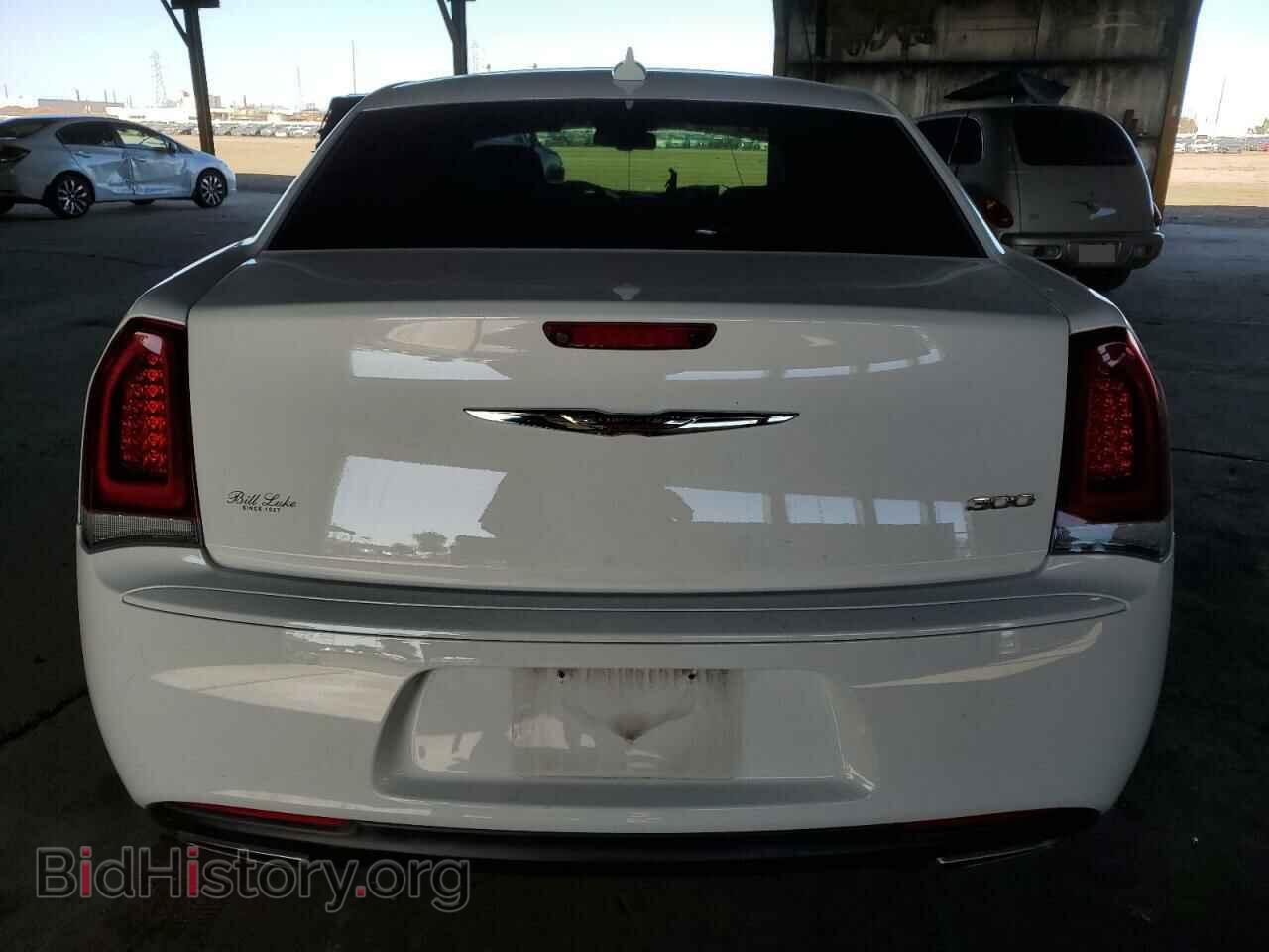 2019 CHRYSLER 300 - VIN: 2C3CCAAG3KH740716 - Фото 6
