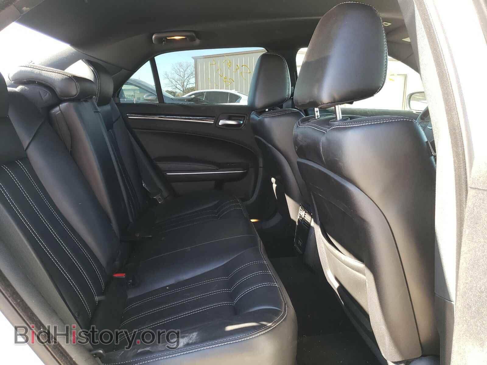 2019 CHRYSLER 300 - VIN: 2C3CCABG3KH516571 - Фото 6
