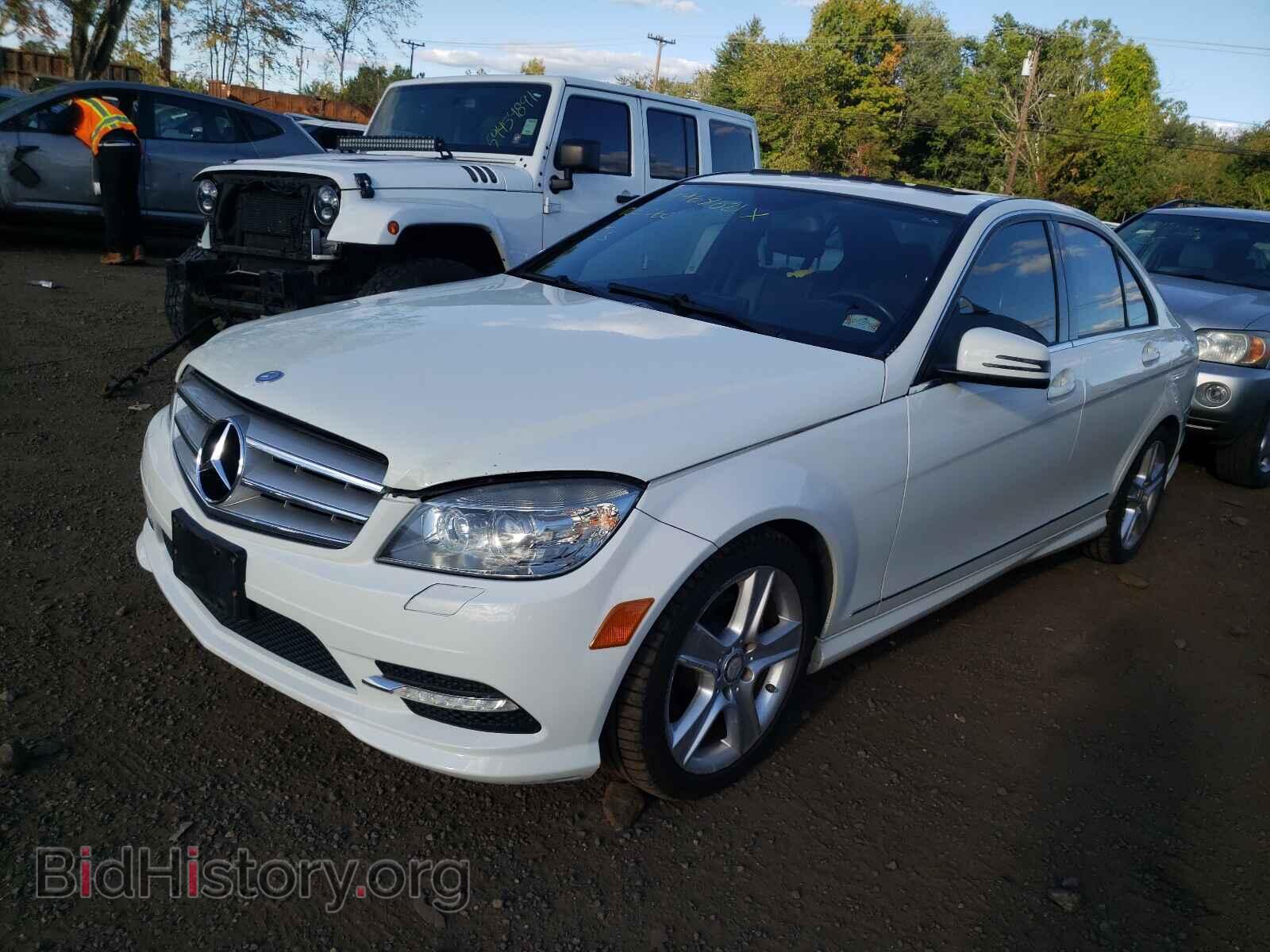 2011 MERCEDES-BENZ C-CLASS - VIN: WDDGF8BB2BR145782 - Фото 2