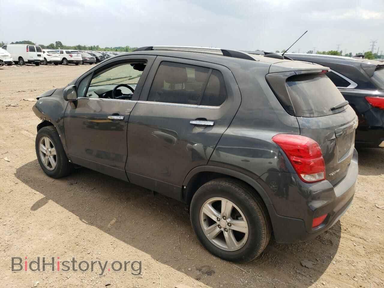 2018 CHEVROLET TRAX - VIN: 3GNCJPSB9JL311827 - Фото 2