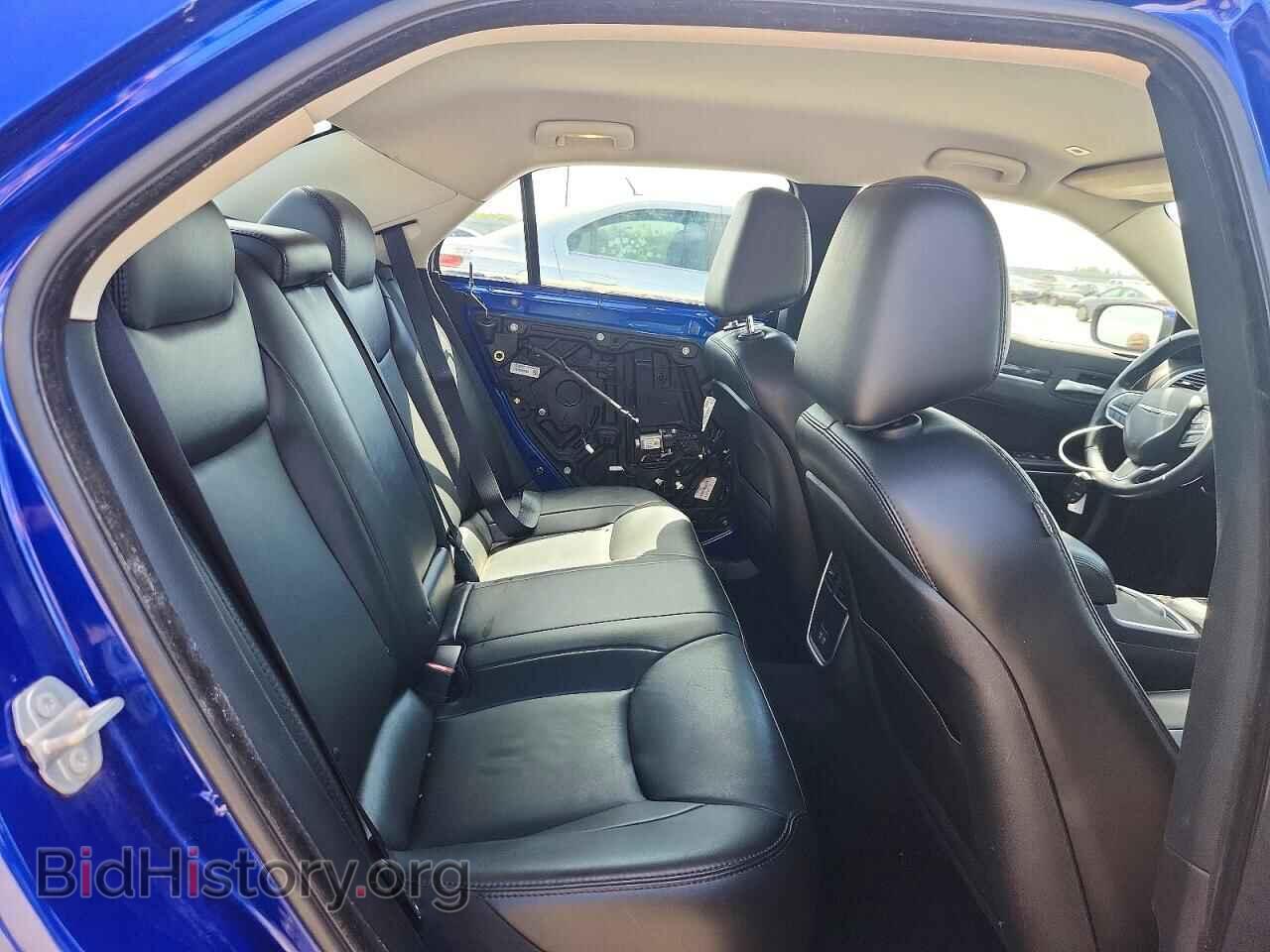 2019 CHRYSLER 300 - VIN: 2C3CCAAG1KH517204 - Photo 10