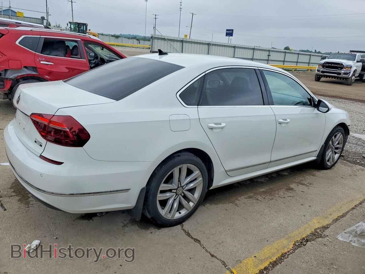 2017 VOLKSWAGEN PASSAT - VIN: 1VWGT7A32HC037503 - Фото 3
