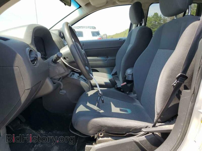 2011 Jeep COMPASS (VIN 1J4NT1FB9BD241041) — фото 7 из 12