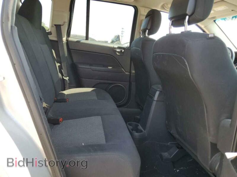 2011 Jeep COMPASS (VIN 1J4NT1FB9BD241041) — фото 10 из 12