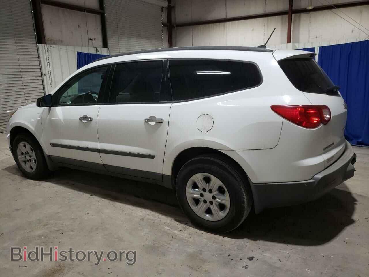 2010 CHEVROLET TRAVERSE - VIN: 1GNLREED7AS107748 - Фото 2