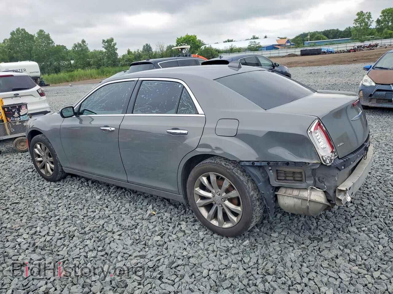 2019 CHRYSLER 300 - VIN: 2C3CCAKG4KH690875 - Фото 2