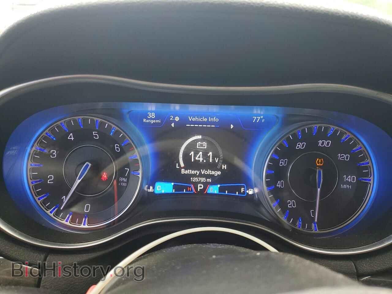 2019 CHRYSLER 300 - VIN: 2C3CCAKG4KH690875 - Фото 9