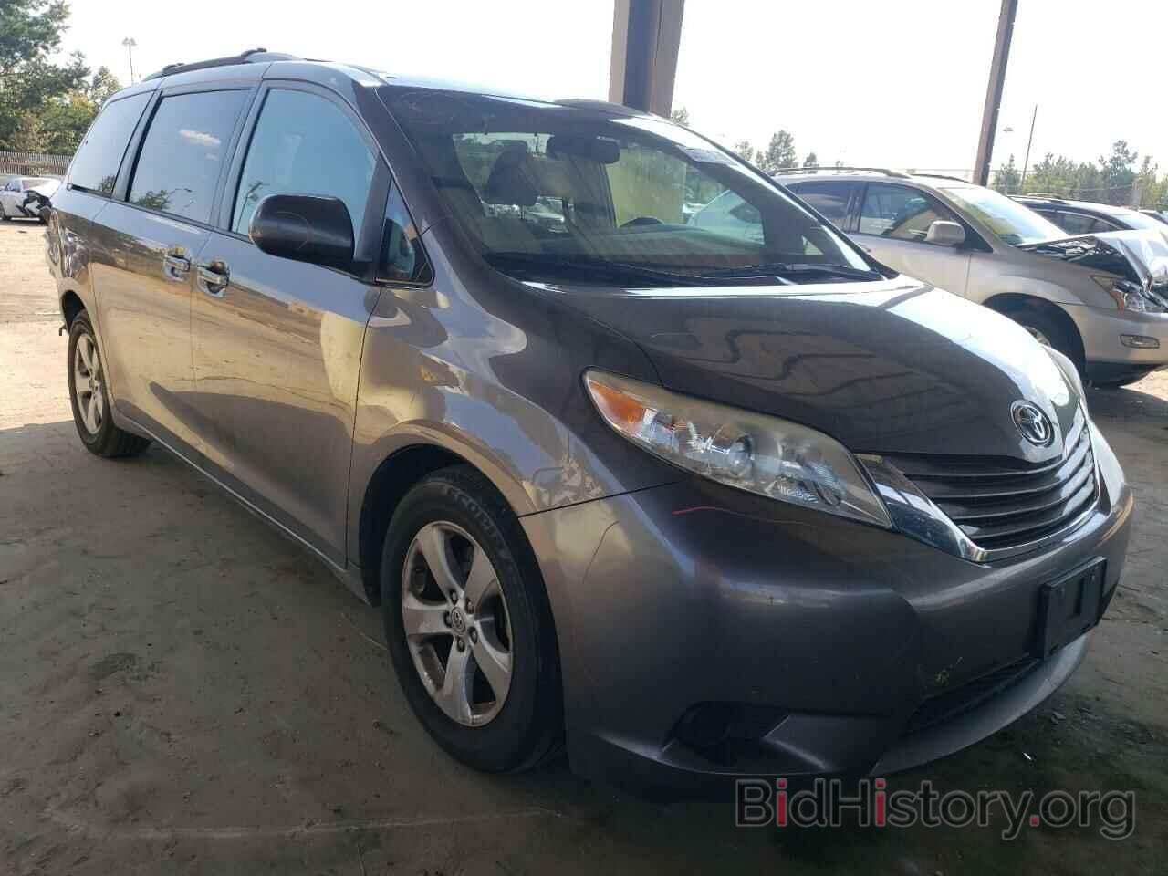 Фотография 5TDKK3DC8FS599924 - TOYOTA SIENNA 2015