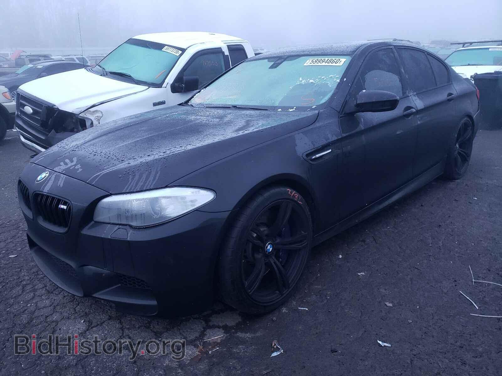 2013 BMW M5 - VIN: WBSFV9C5XDC772445 - Фото 2