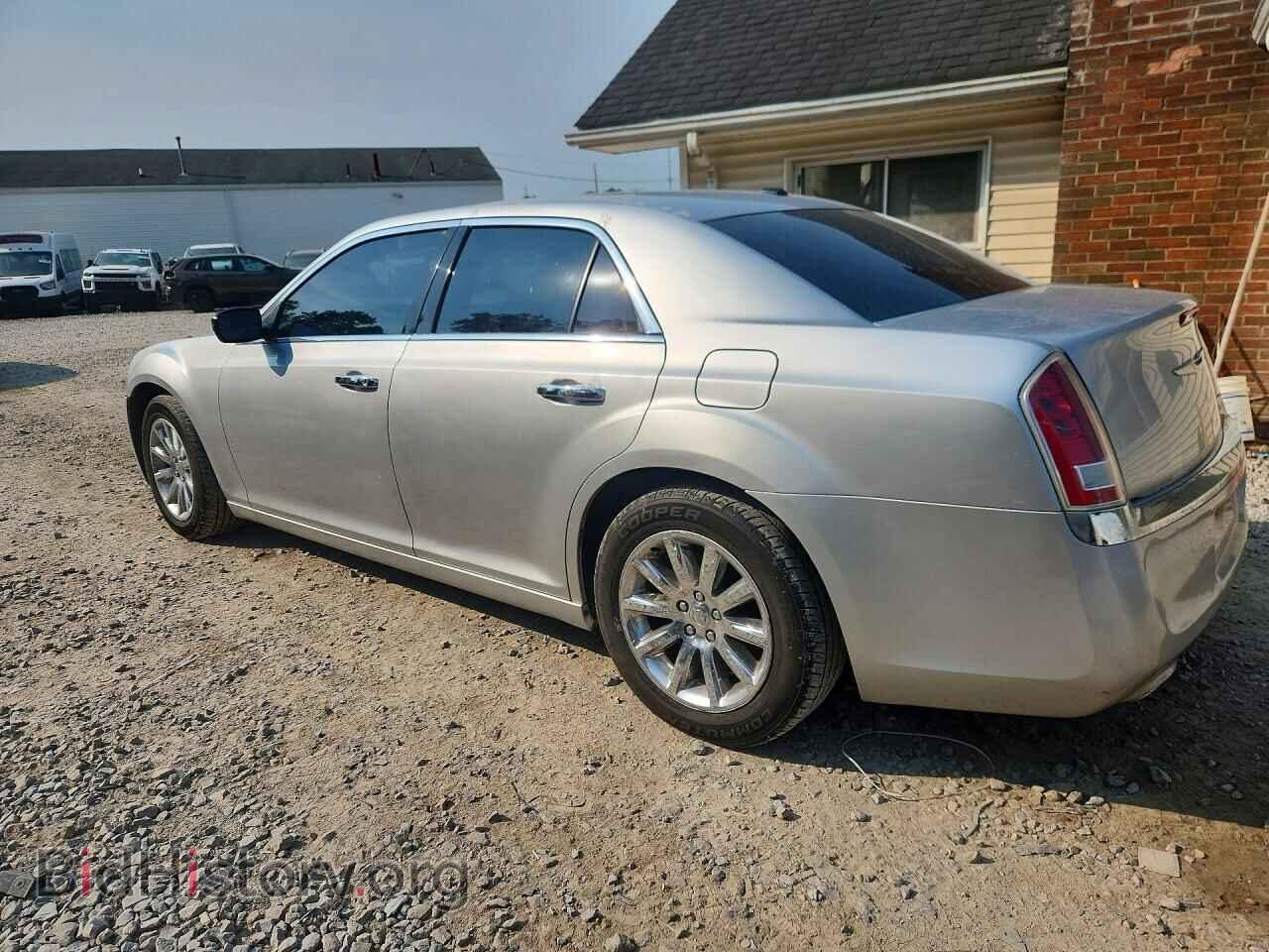 2012 CHRYSLER 300 - VIN: 2C3CCACG8CH263487 - Фото 2