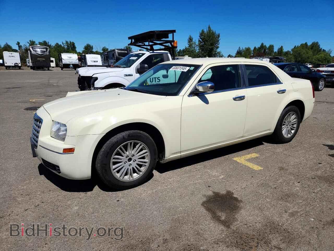 Photo 2C3CA4CDXAH307211 - CHRYSLER 300 2010