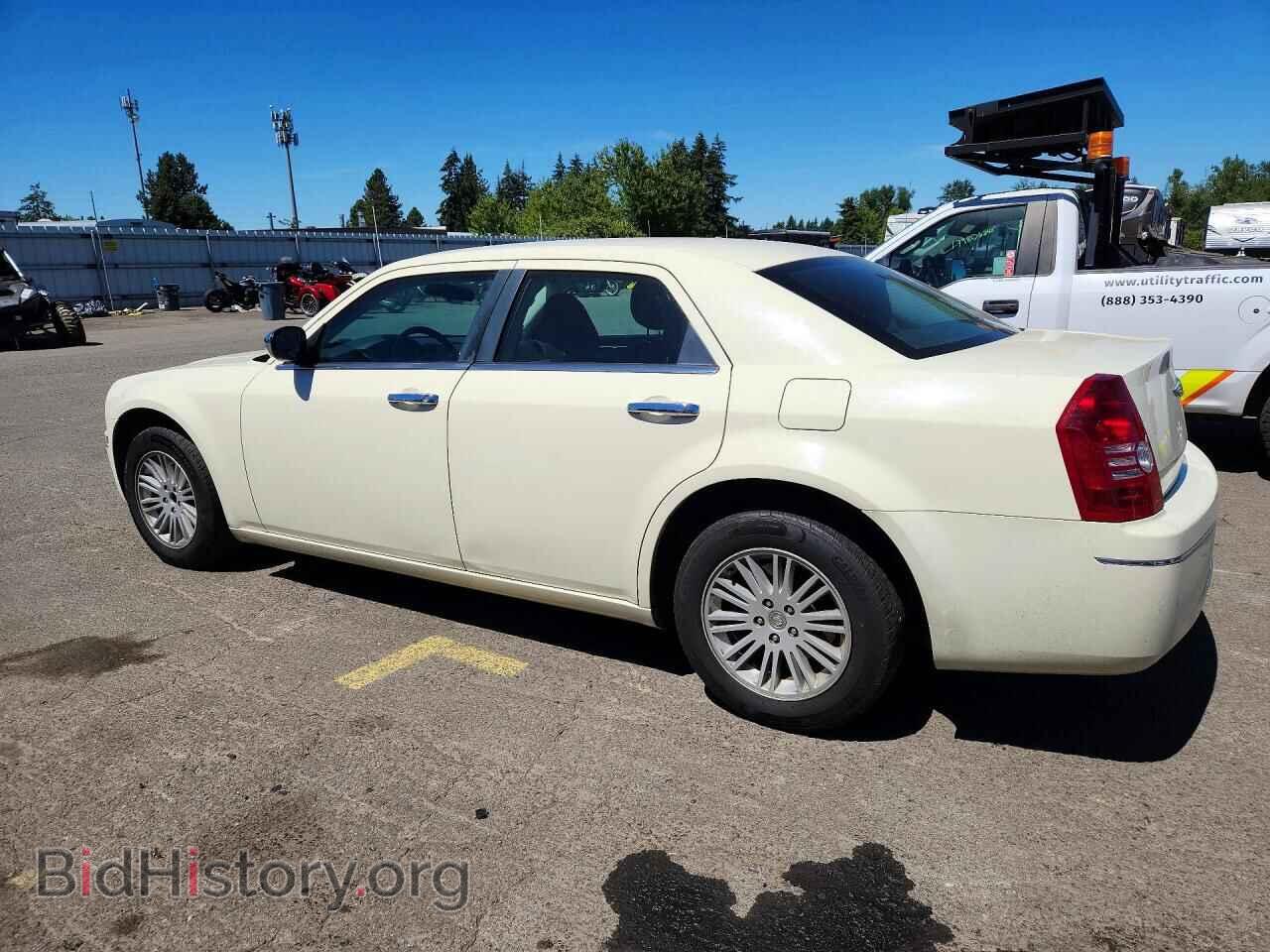 2010 CHRYSLER 300 - VIN: 2C3CA4CDXAH307211 - Photo 2