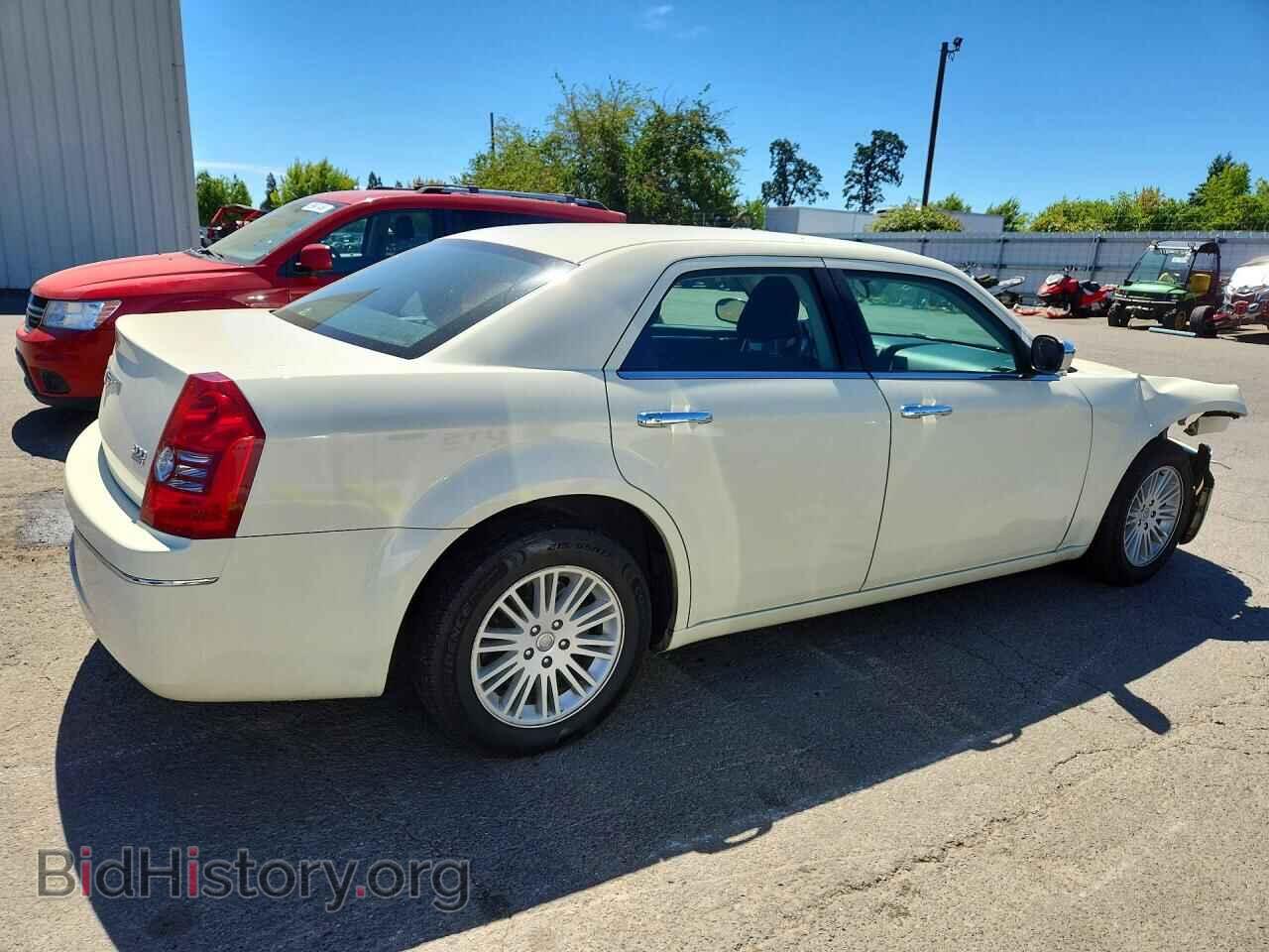 2010 CHRYSLER 300 - VIN: 2C3CA4CDXAH307211 - Photo 3