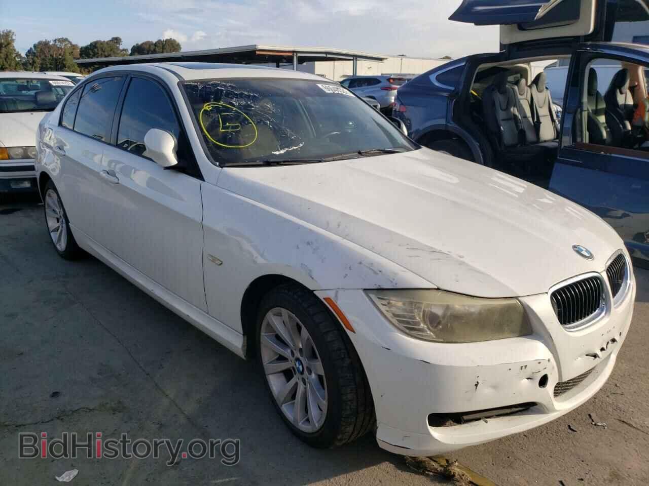 Фотография WBAPH7C57BE681879 - BMW 3 SERIES 2011