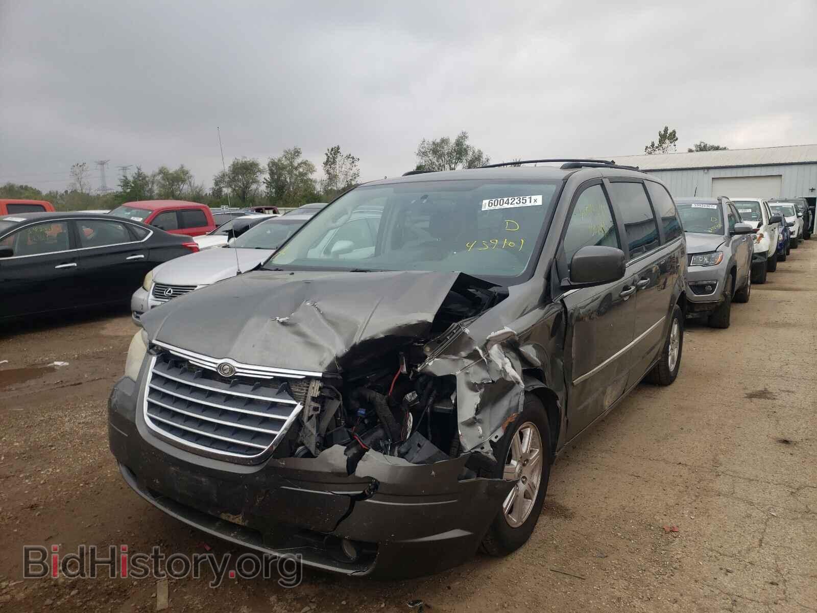 2010 CHRYSLER MINIVAN - VIN: 2A4RR8D17AR439101 - Фото 2