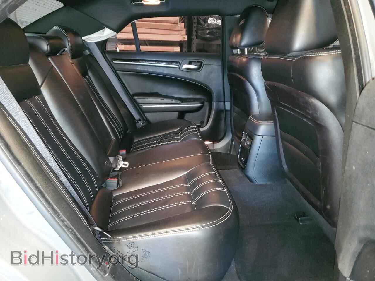 2019 CHRYSLER 300 - VIN: 2C3CCABG3KH686123 - Фото 10