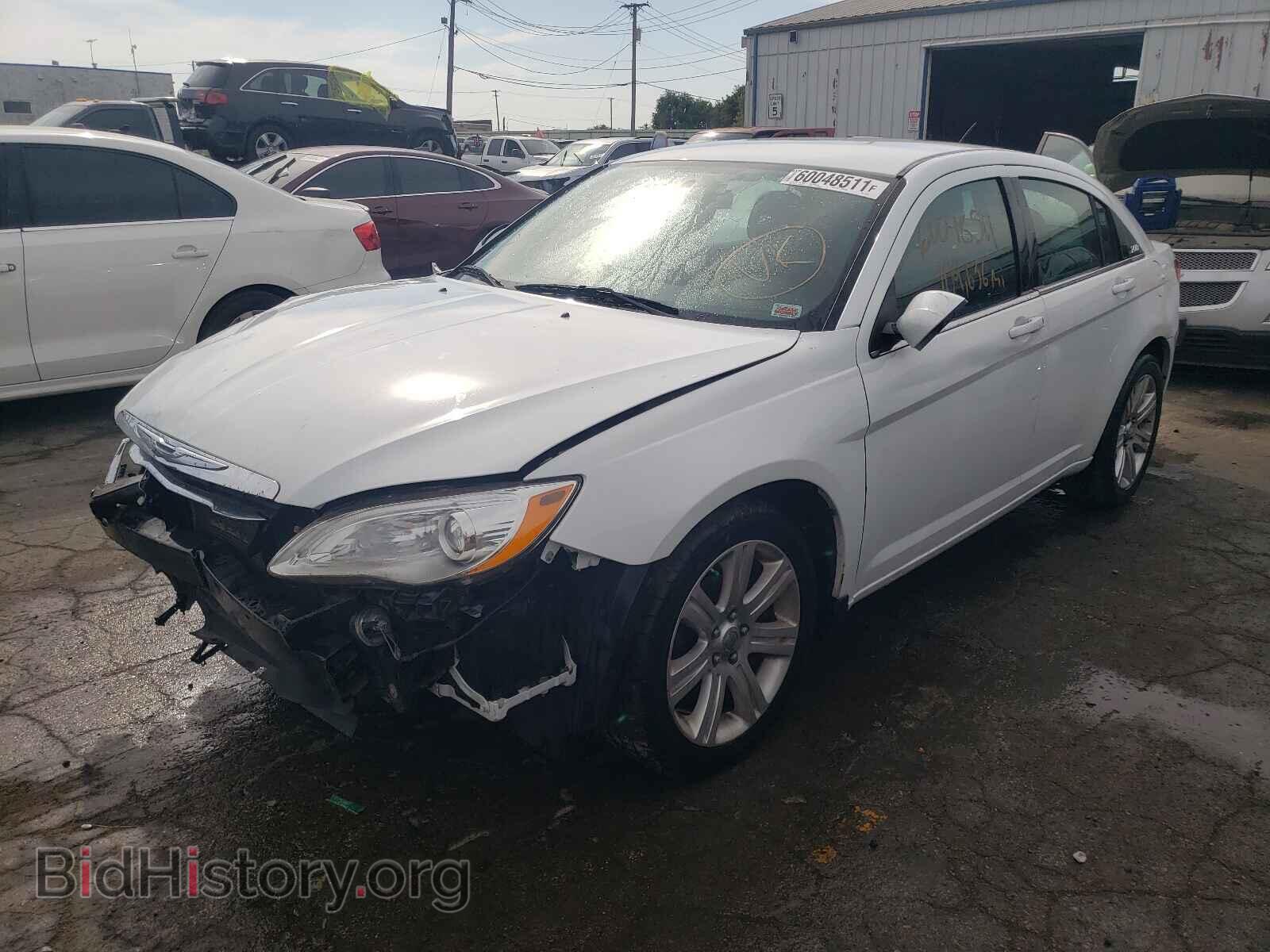 2013 CHRYSLER 200 - VIN: 1C3CCBAB4DN670843 - Фото 2
