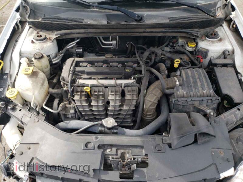 2013 Chrysler 200 (VIN 1C3CCBAB4DN670843) — фото 7 из 10