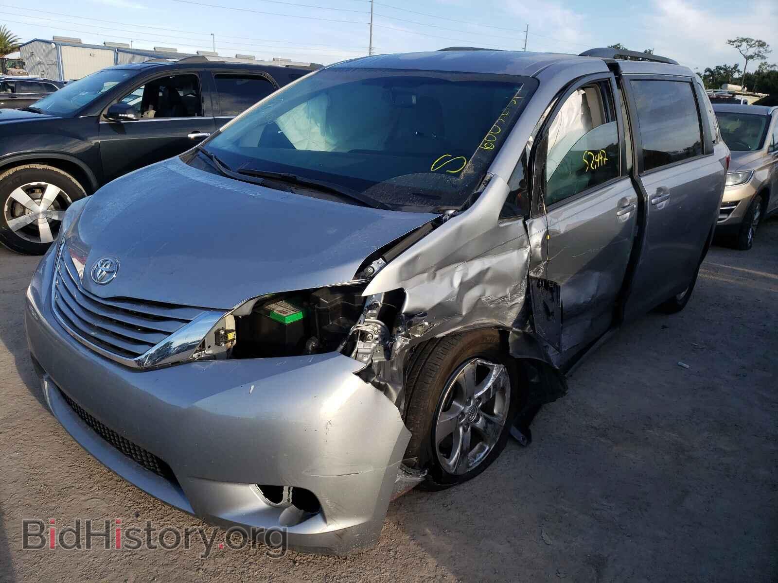 2017 TOYOTA SIENNA - VIN: 5TDKZ3DC3HS842425 - Фото 2