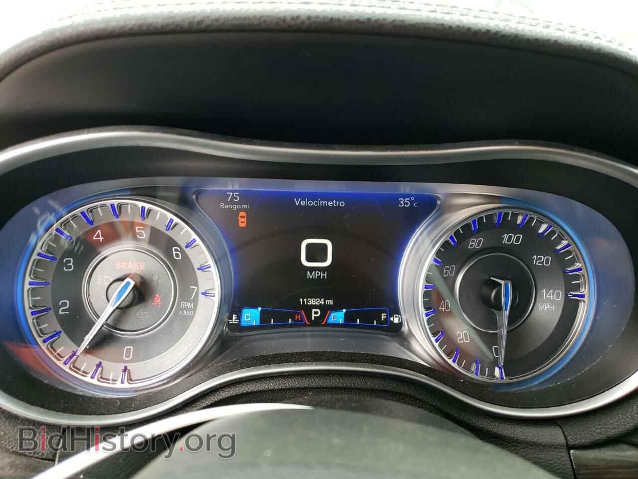 2016 CHRYSLER 300 - VIN: 2C3CCAAG4GH238241 - Фото 9
