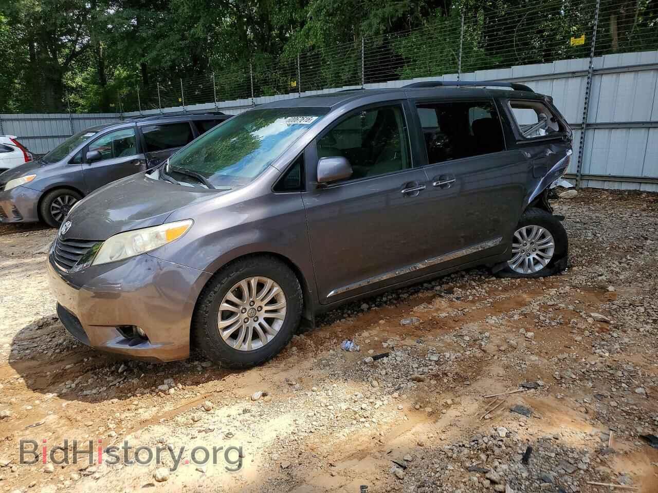 Фотография 5TDYK3DC2BS038459 - TOYOTA SIENNA 2011