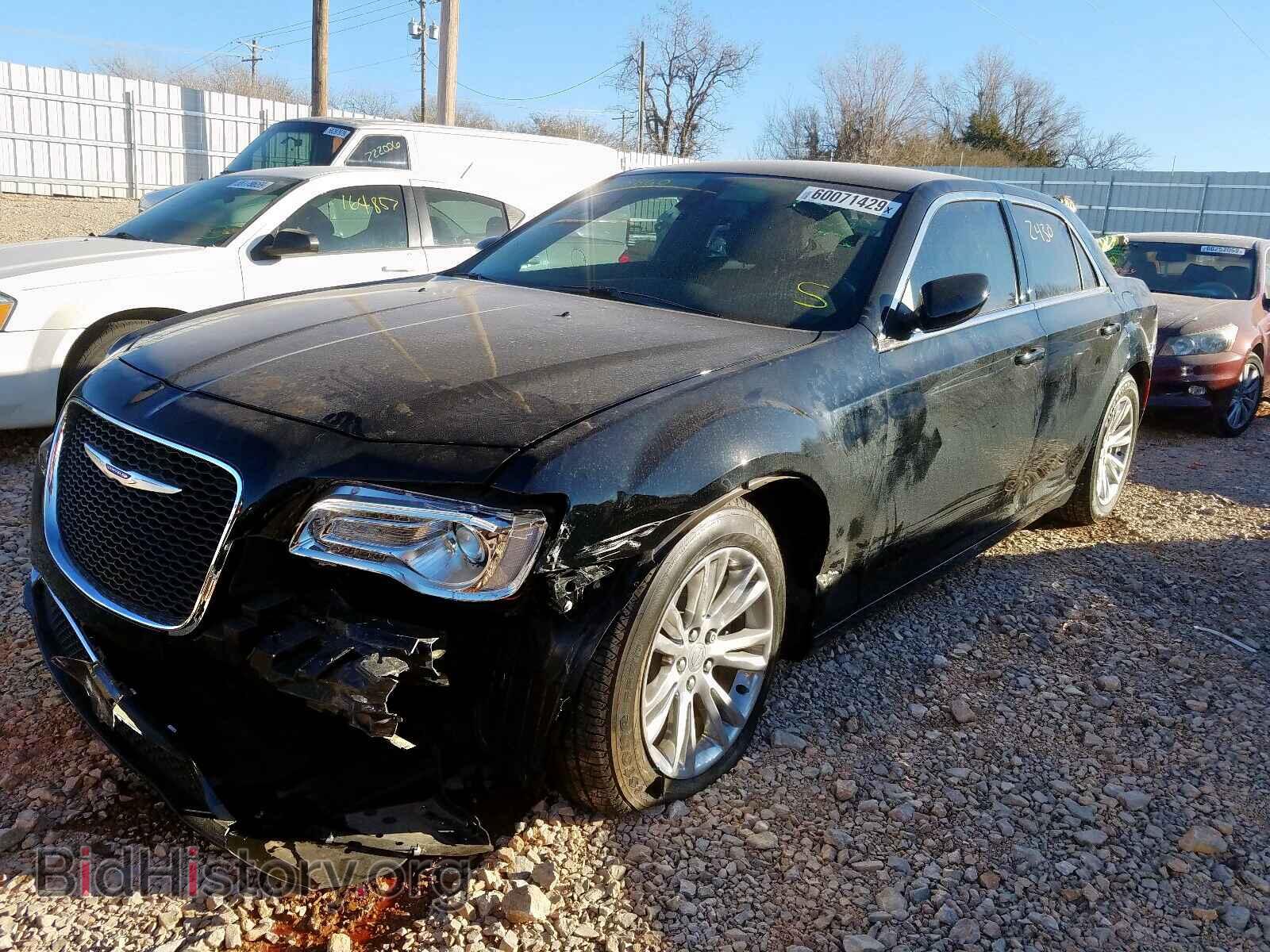 2019 CHRYSLER 300 - VIN: 2C3CCAAG8KH663860 - Фото 2