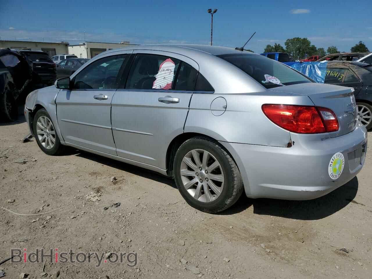 2010 CHRYSLER SEBRING - VIN: 1C3CC5FB4AN162104 - Фото 2