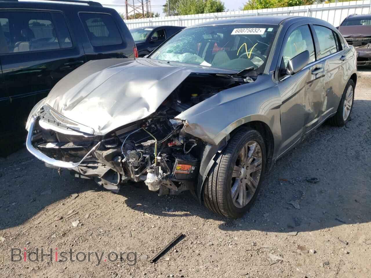 2013 CHRYSLER 200 - VIN: 1C3CCBAB4DN704859 - Фото 2