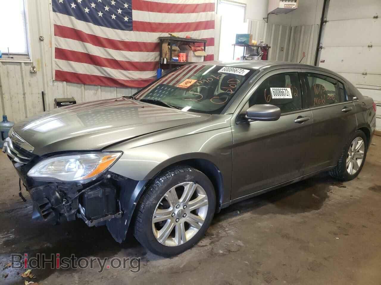 2013 CHRYSLER 200 - VIN: 1C3CCBAB0DN660326 - Фото 2