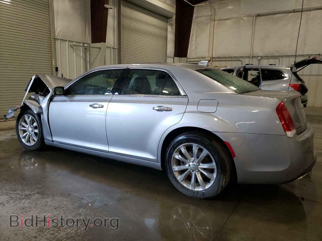 2018 CHRYSLER 300 - VIN: 2C3CCAKG4JH269981 - Фото 2