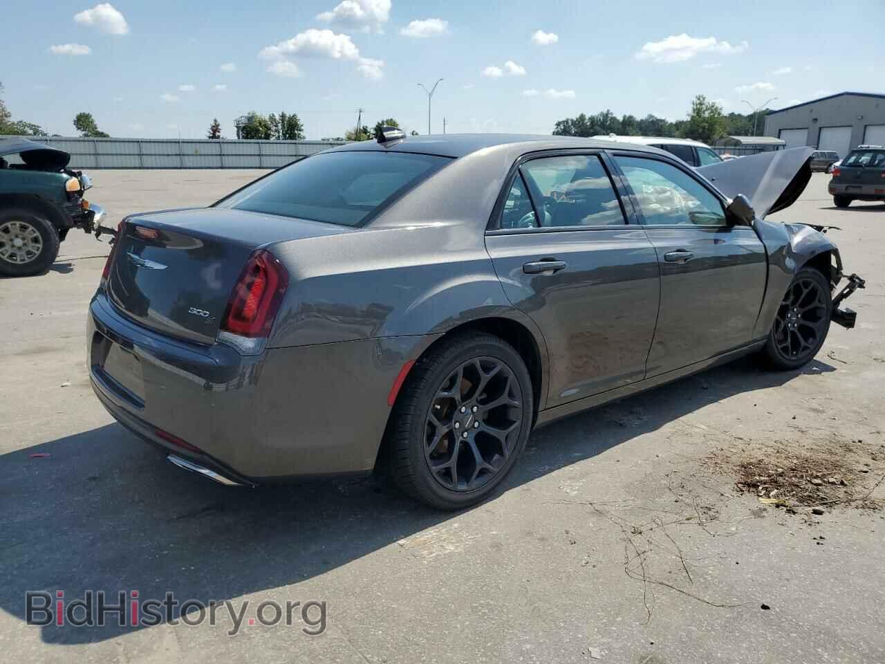 2019 CHRYSLER 300 - VIN: 2C3CCABG4KH601242 - Фото 4