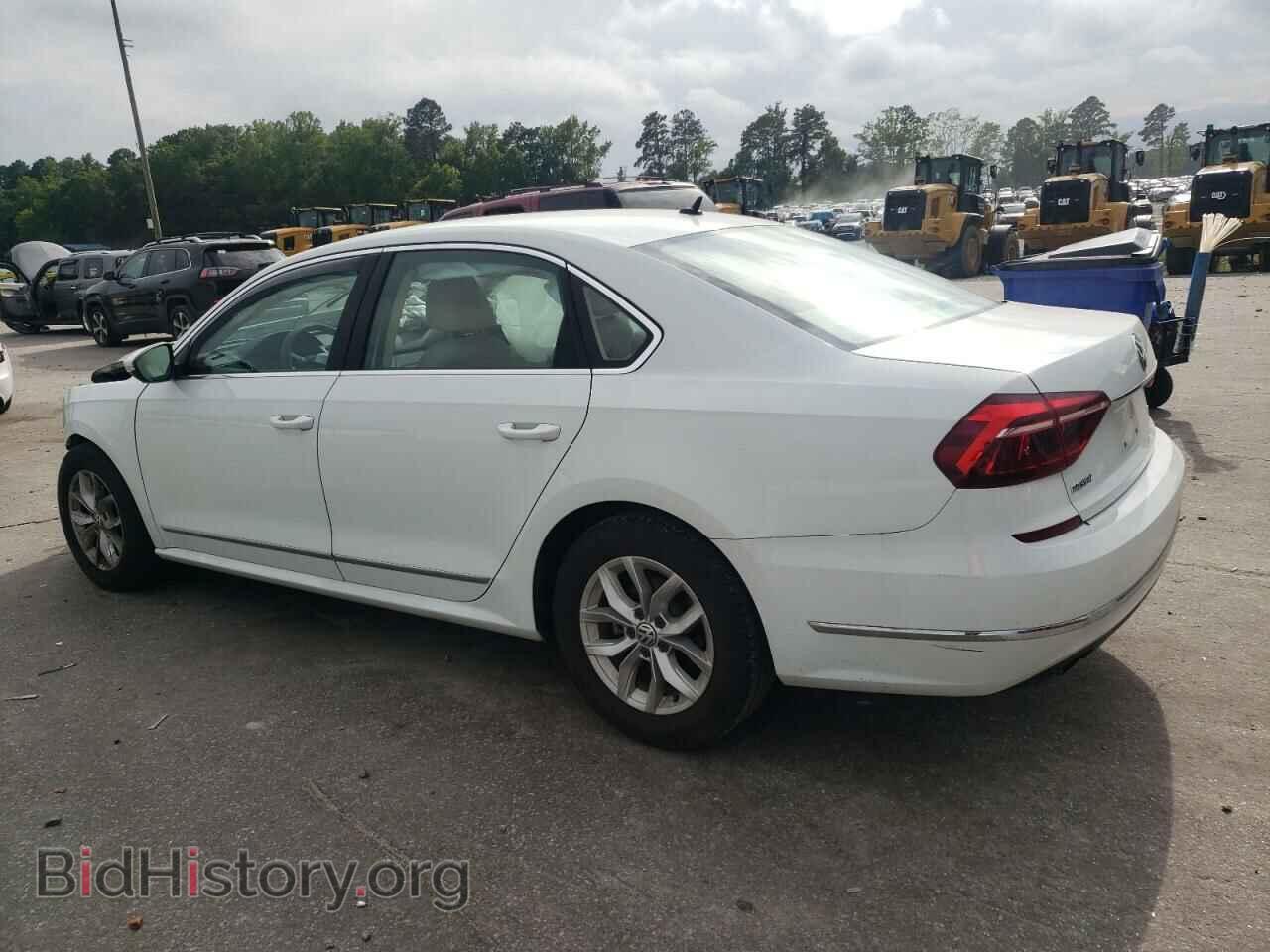 2017 VOLKSWAGEN PASSAT - VIN: 1VWAT7A33HC047009 - Фото 2