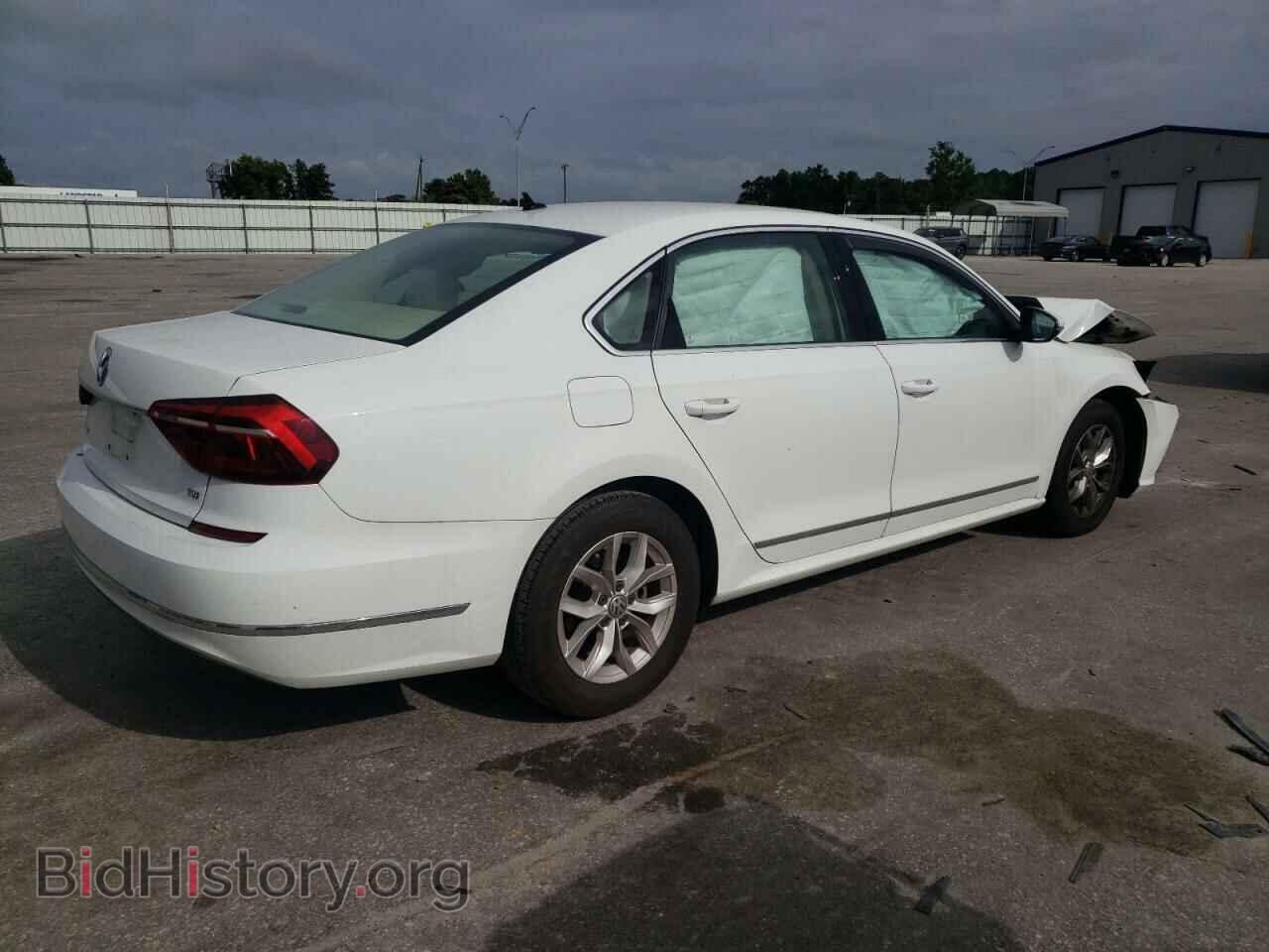 2017 VOLKSWAGEN PASSAT - VIN: 1VWAT7A33HC047009 - Фото 3