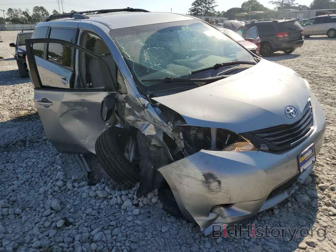 Photo 5TDKK3DC6CS239725 - TOYOTA SIENNA 2012