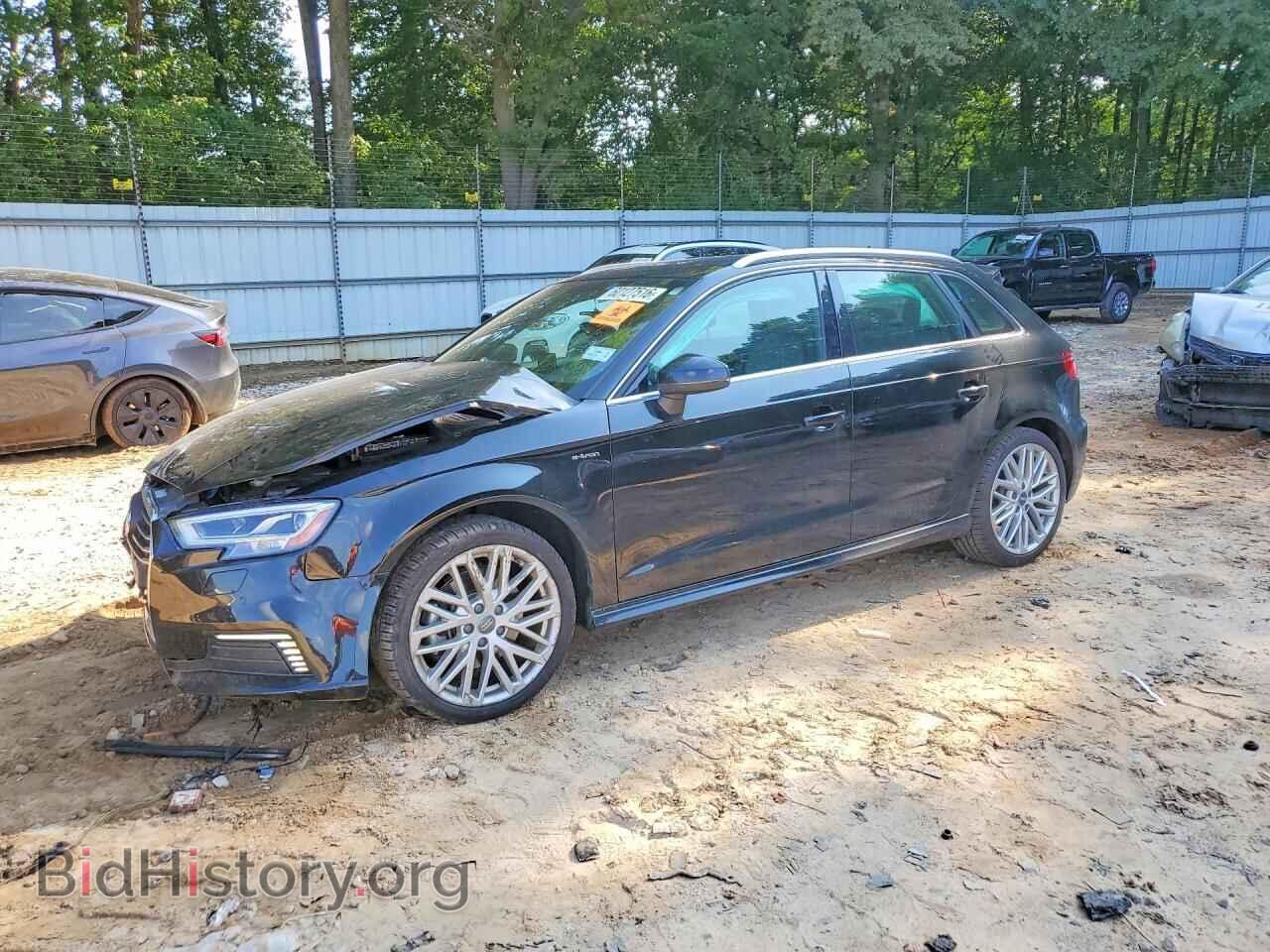 Фотография WAUTPBFF7JA075951 - AUDI A3 2018