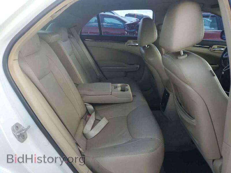 2012 Chrysler 300 (VIN 2C3CCACG2CH183022) — photo 10 of 12
