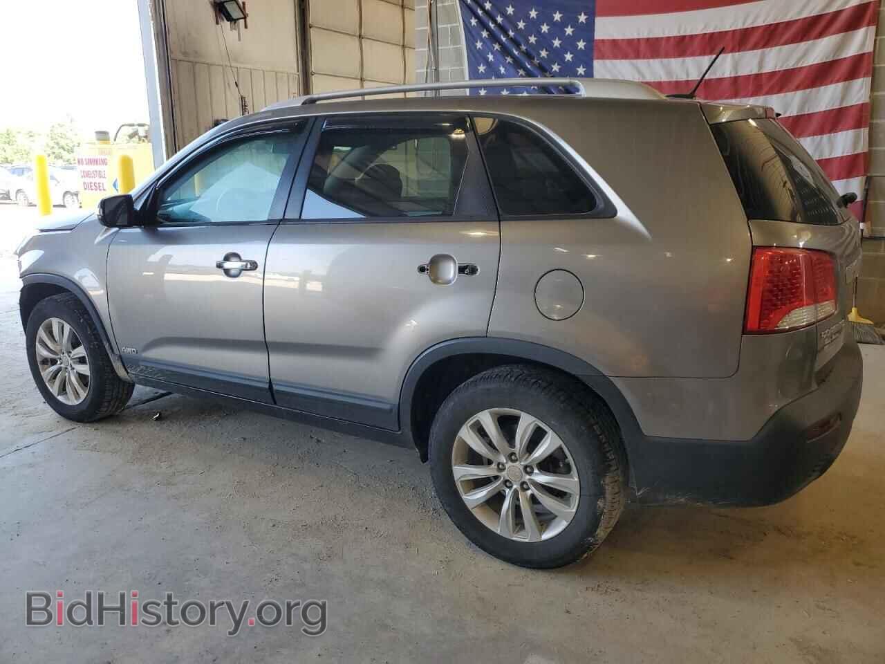 2011 KIA SORENTO - VIN: 5XYKTDA22BG177220 - Фото 2