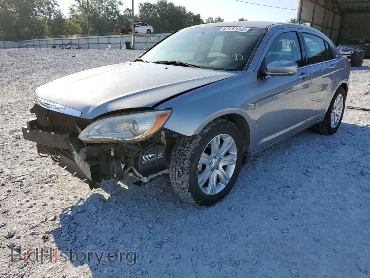 2013 CHRYSLER 200 - VIN: 1C3CCBBB7DN597000 - Фото 2