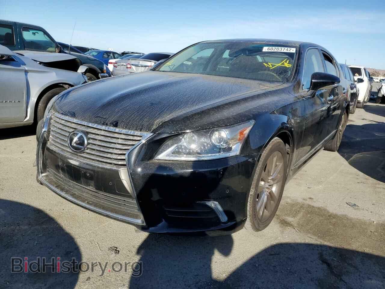 2016 LEXUS LS460 - VIN: JTHBL5EF0G5140216 - Photo 2
