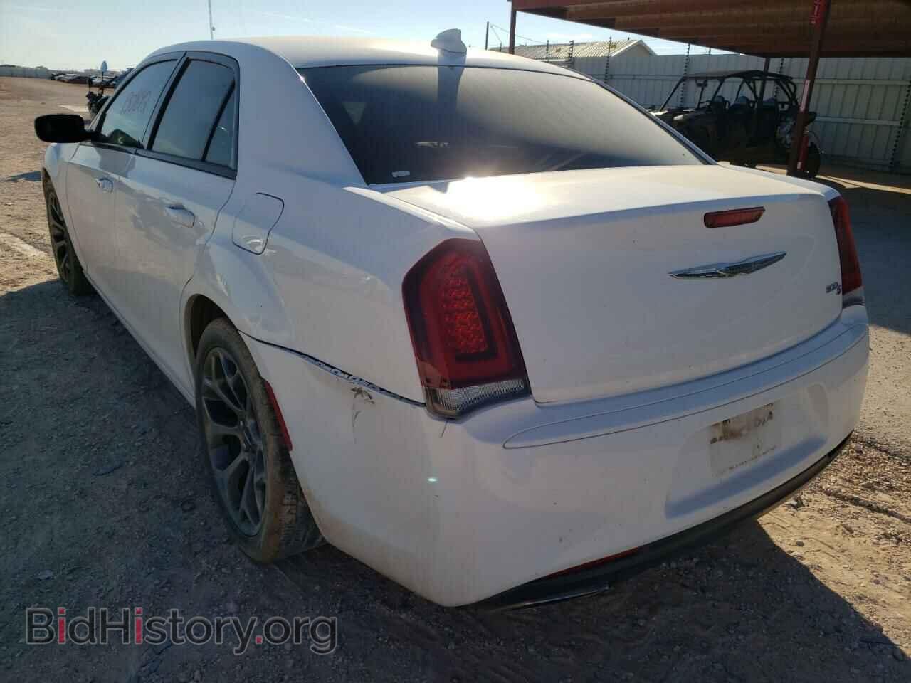 2016 CHRYSLER 300 - VIN: 2C3CCABGXGH224584 - Фото 3