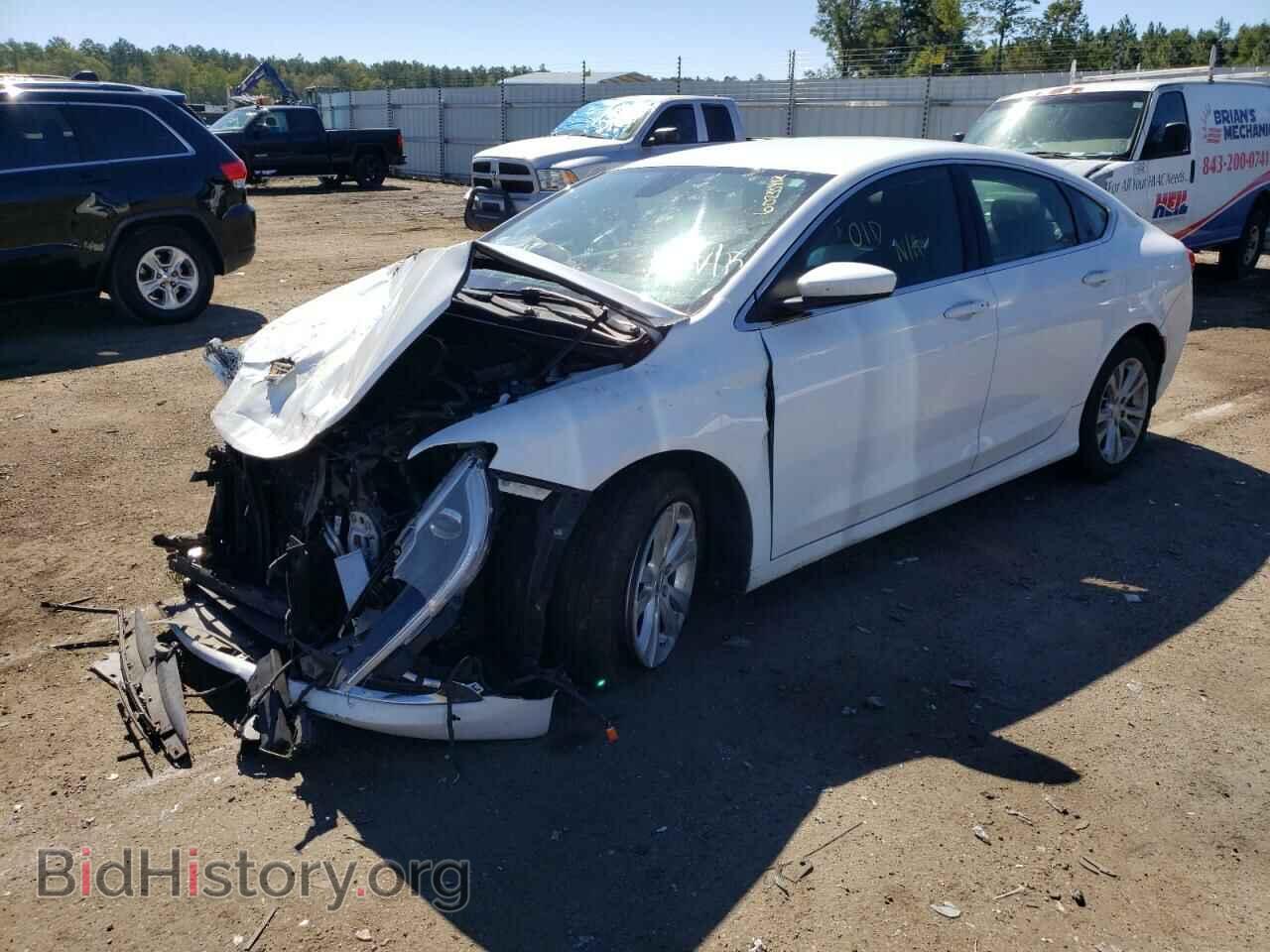 2015 CHRYSLER 200 - VIN: 1C3CCCAB6FN692030 - Фото 2