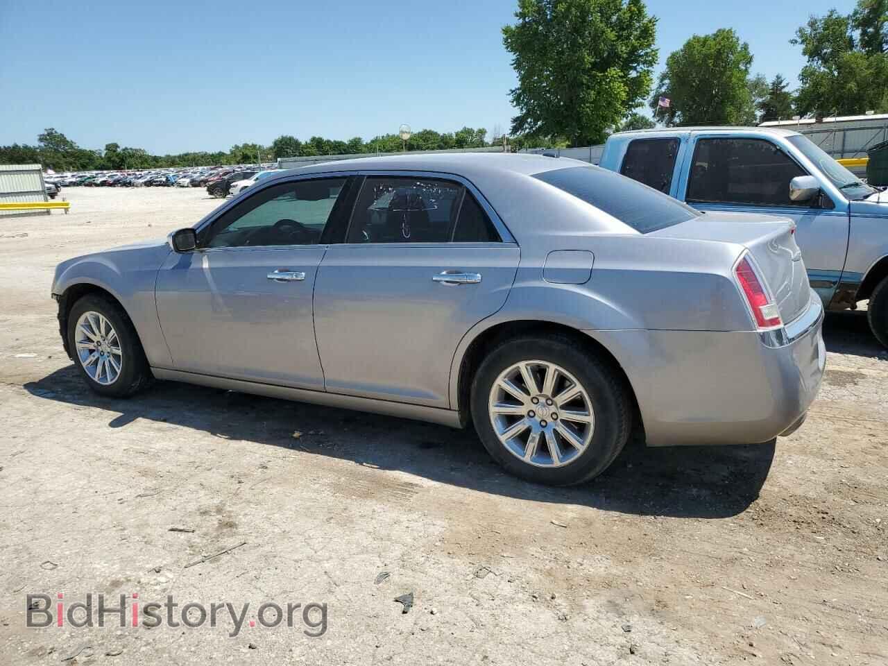 2013 CHRYSLER 300 - VIN: 2C3CCAETXDH657374 - Фото 2