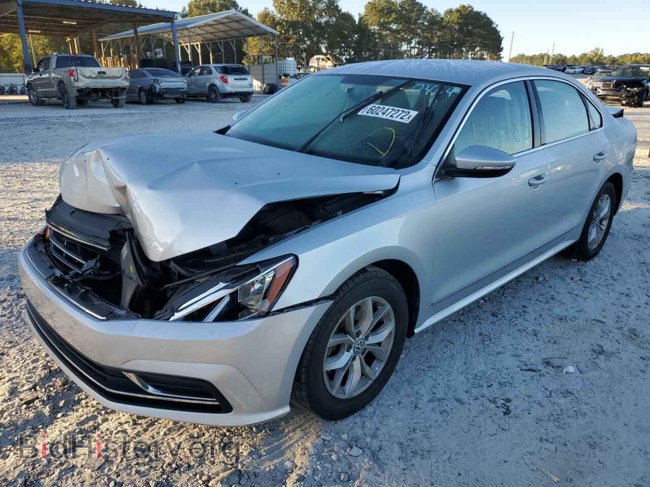 2017 VOLKSWAGEN PASSAT - VIN: 1VWAT7A3XHC070464 - Фото 2