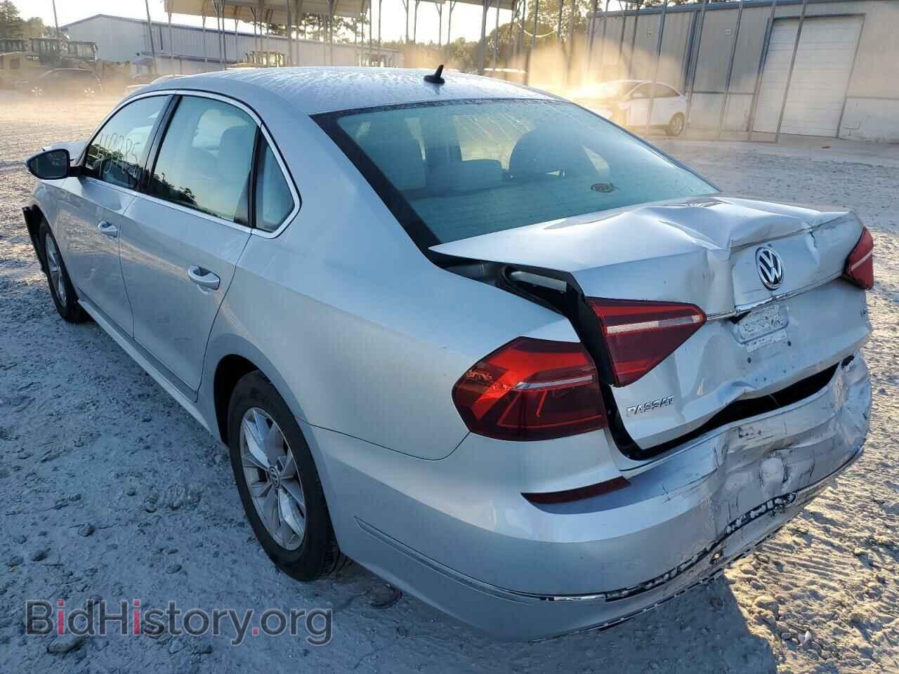 2017 VOLKSWAGEN PASSAT - VIN: 1VWAT7A3XHC070464 - Фото 3
