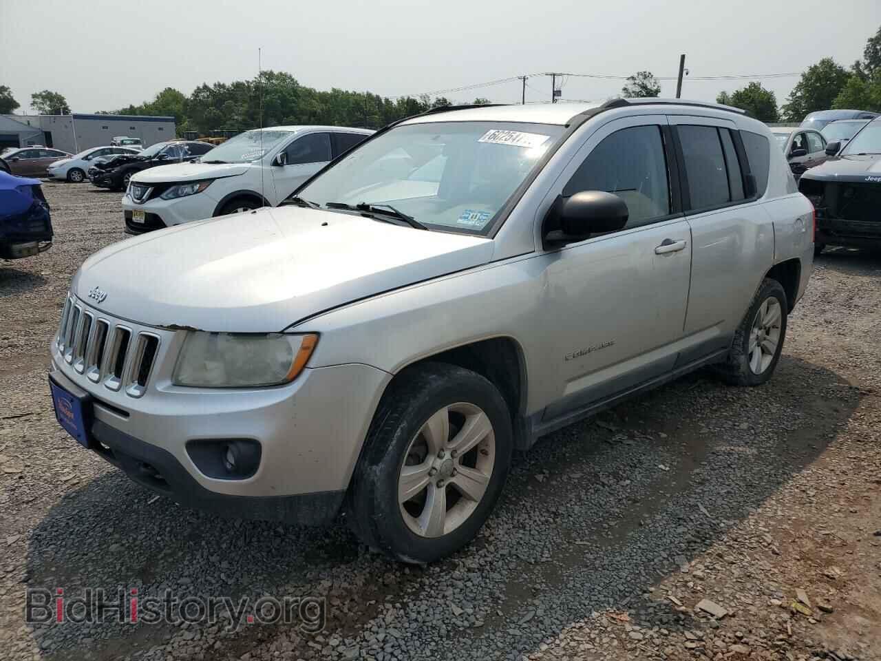 Photo 1J4NF1FB5BD282516 - JEEP COMPASS 2011