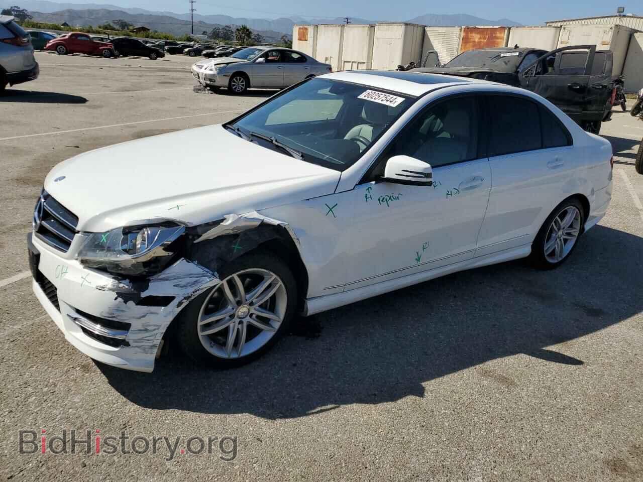 Photo WDDGF4HB0EG257190 - MERCEDES-BENZ C-CLASS 2014